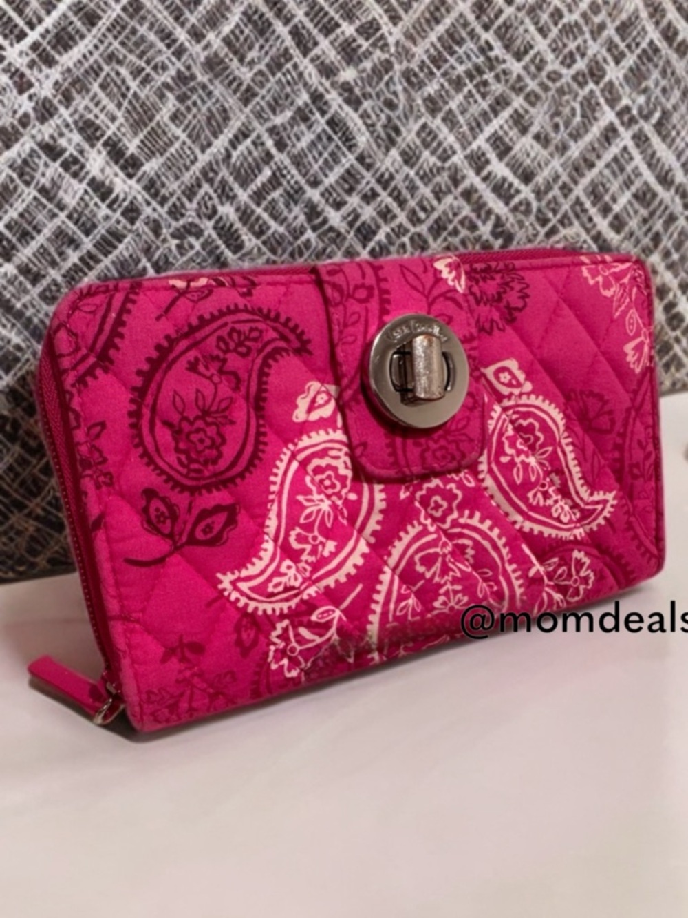 Vera Bradley Large Turnlock Wallet Stamped Hot Pink Paisley Quilted Cotton Zip - Picture 1 of 10